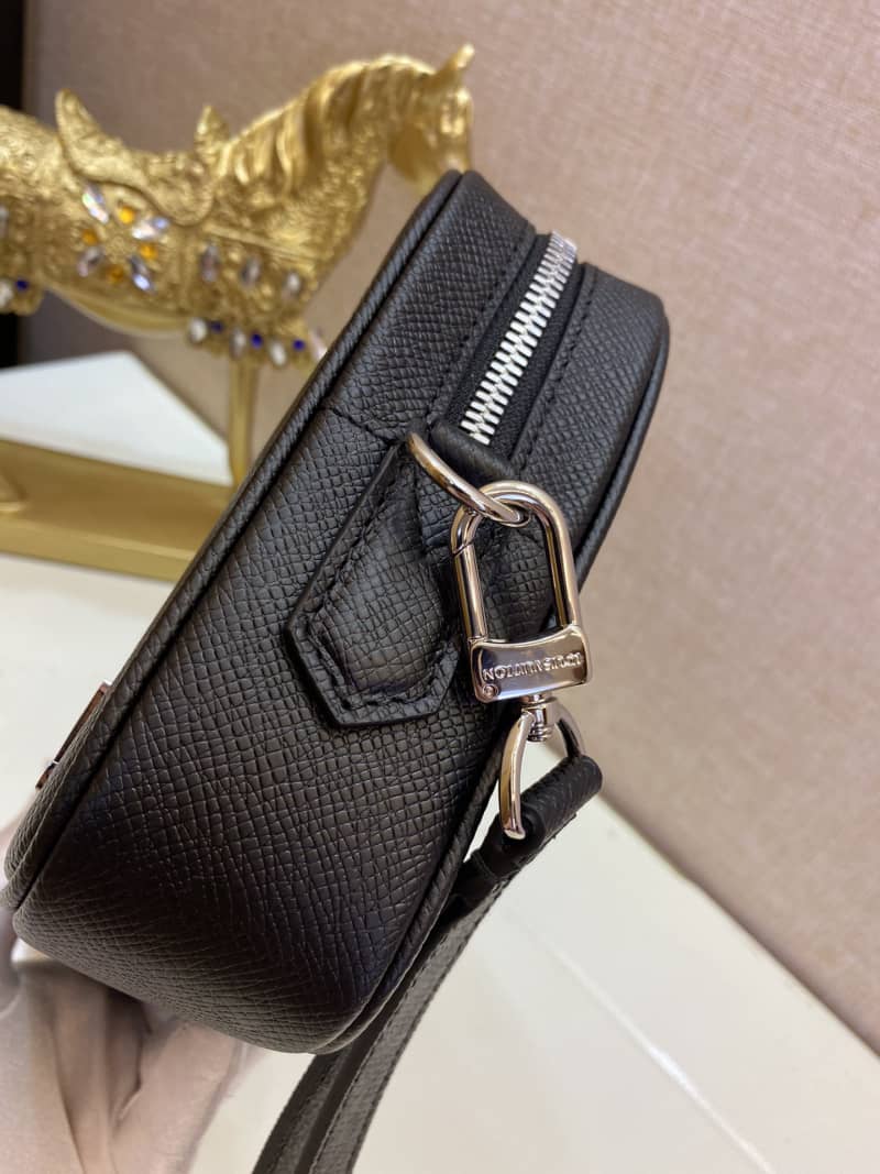 Louis Vuitton Pochette Kasai Taiga Cowhide Leather Tote Replica M30441