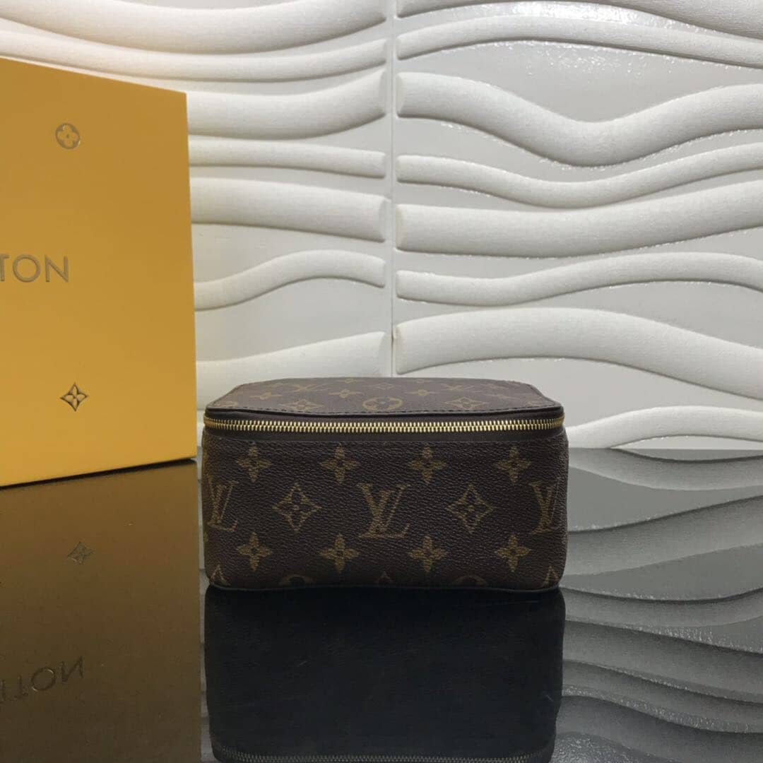 Louis Vuitton Monogram Packing Cube MM Replica