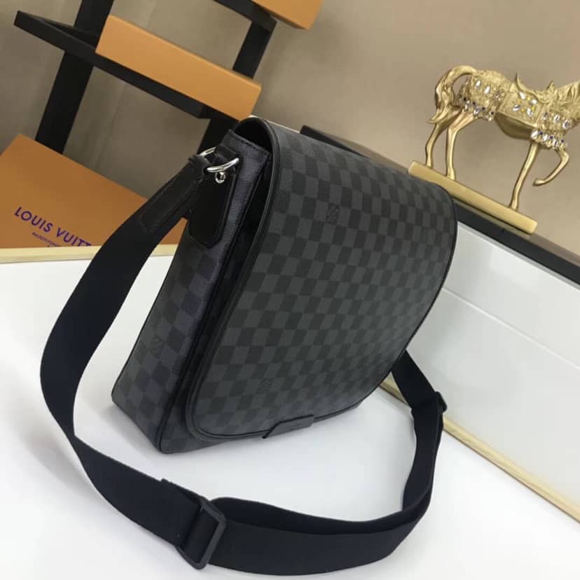 Louis Vuitton Damier Graphite Daniel MM Replica Shoulder Bag N58029