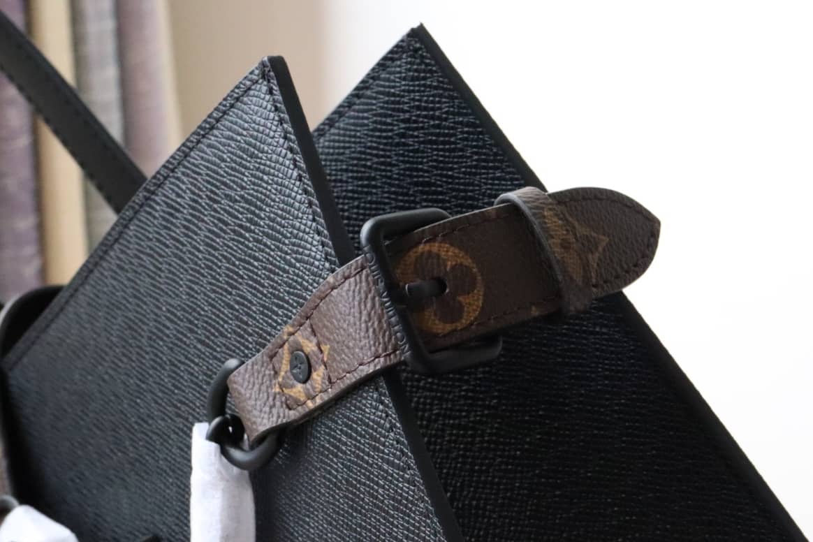 Louis Vuitton Retro Wearable Mens Shopping Bag Replica M30725