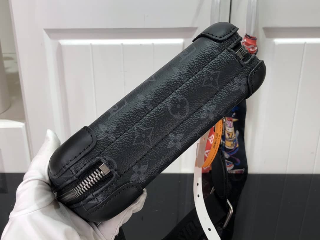 Louis Vuitton Horizon Clutch Monogram Eclipse Canvas Replica M45579