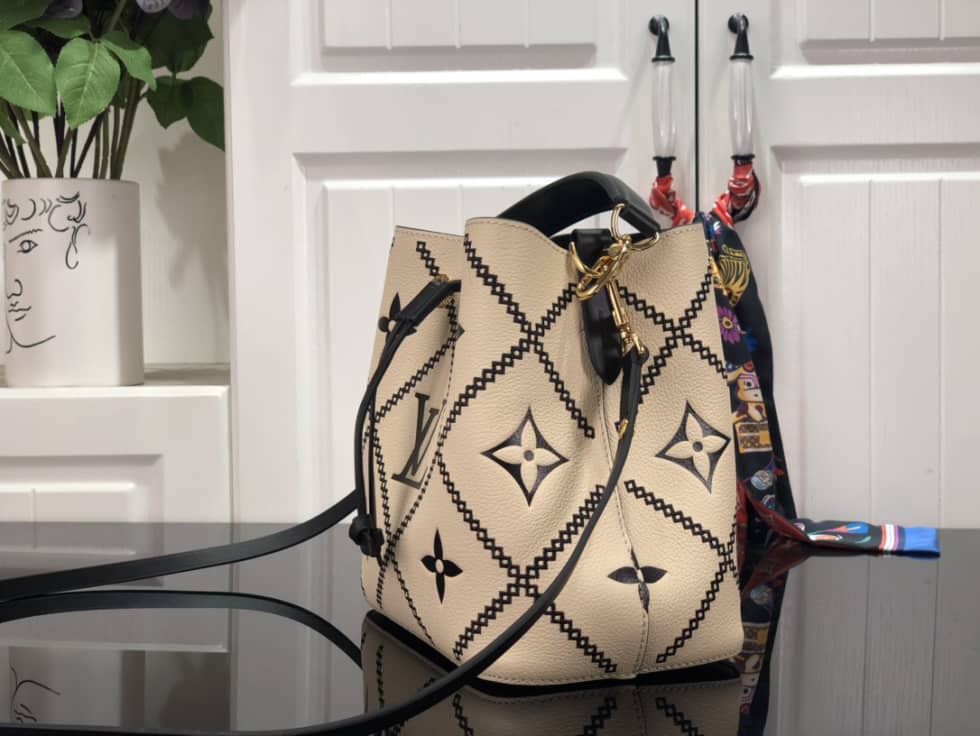 Louis Vuitton NeoNoe MM Cream M46023 Replica Bucket Bag
