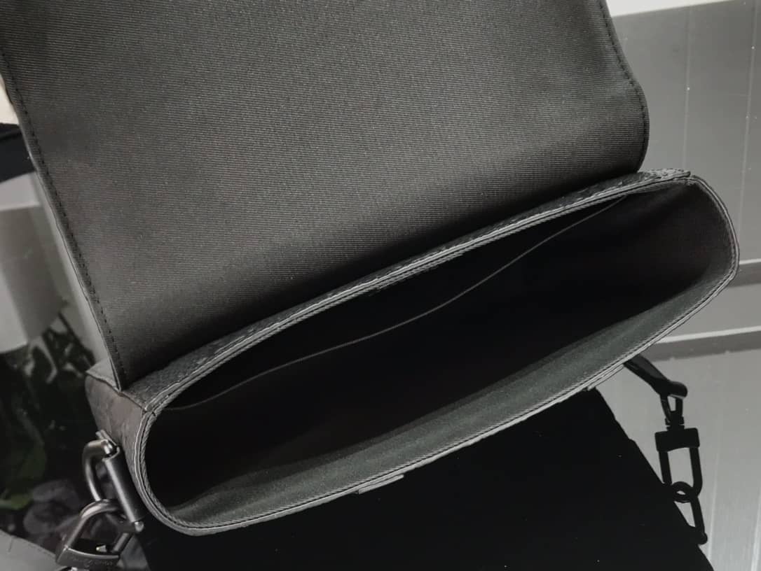 Louis Vuitton Taurillon Monogram Leather Trunk Messenger Bag Replica M57726