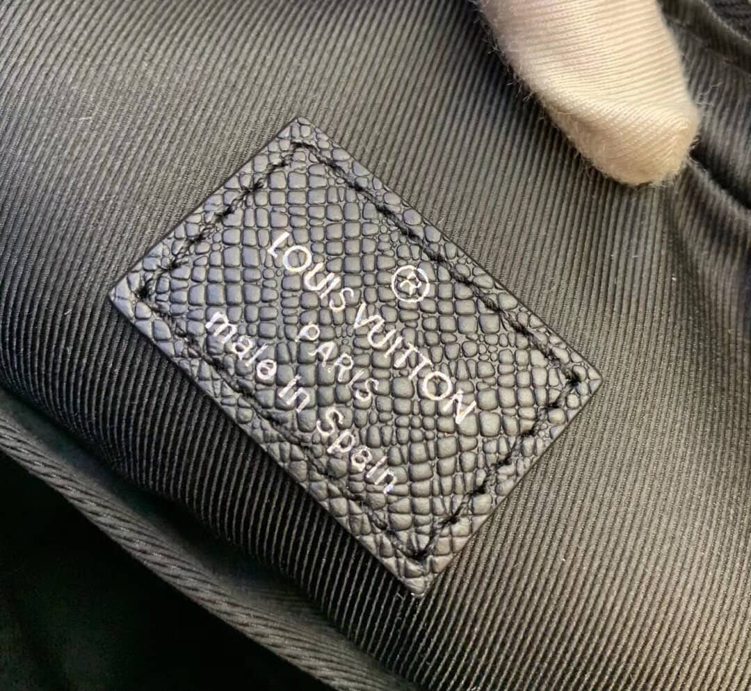 Louis Vuitton Alex BB Taiga Leather Replica Messenger Bag M30265