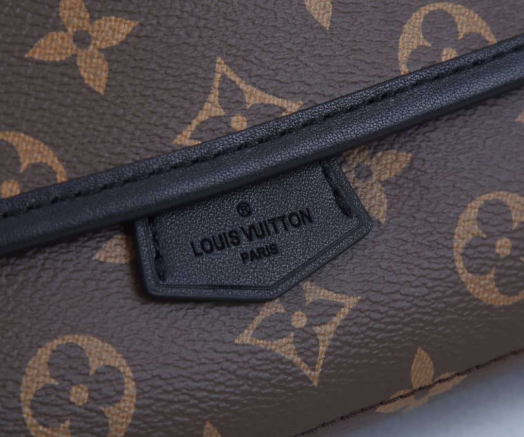 Louis Vuitton Monogram Magnetic Messenger Bag Replica M45557