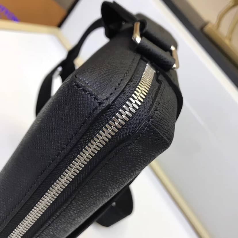 Louis Vuitton Taiga Grigori MM Messenger Bag Replica Black M30206