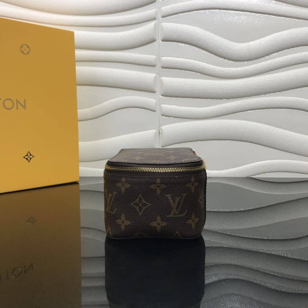 Louis Vuitton Monogram Packing Cube MM Replica