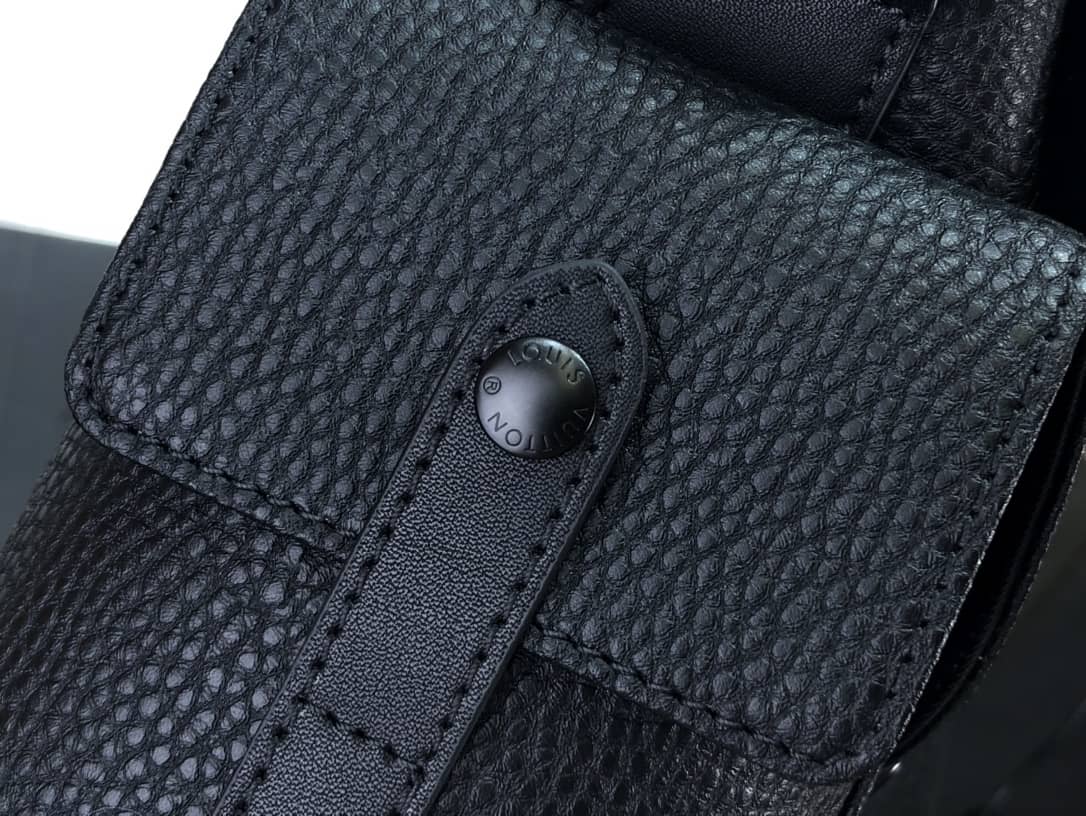 Louis Vuitton Trunk Taurillon Leather Messenger Bag Replica Black M58494