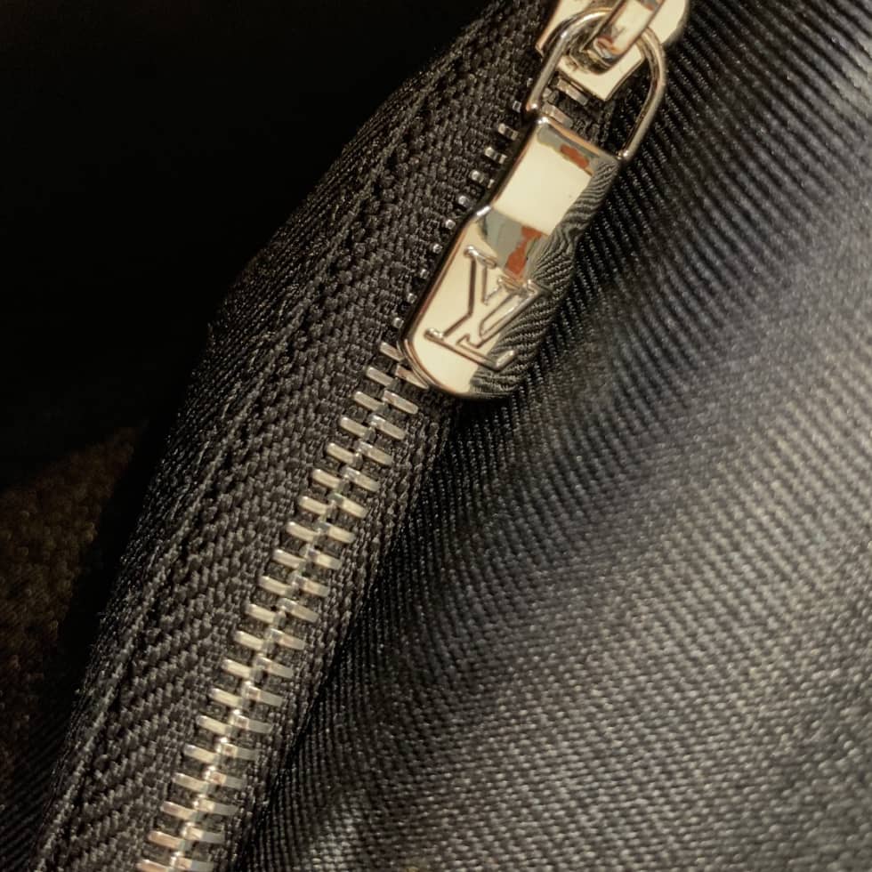 Louis Vuitton New Flap Taiga Noir M30807 Replica Messenger Bag