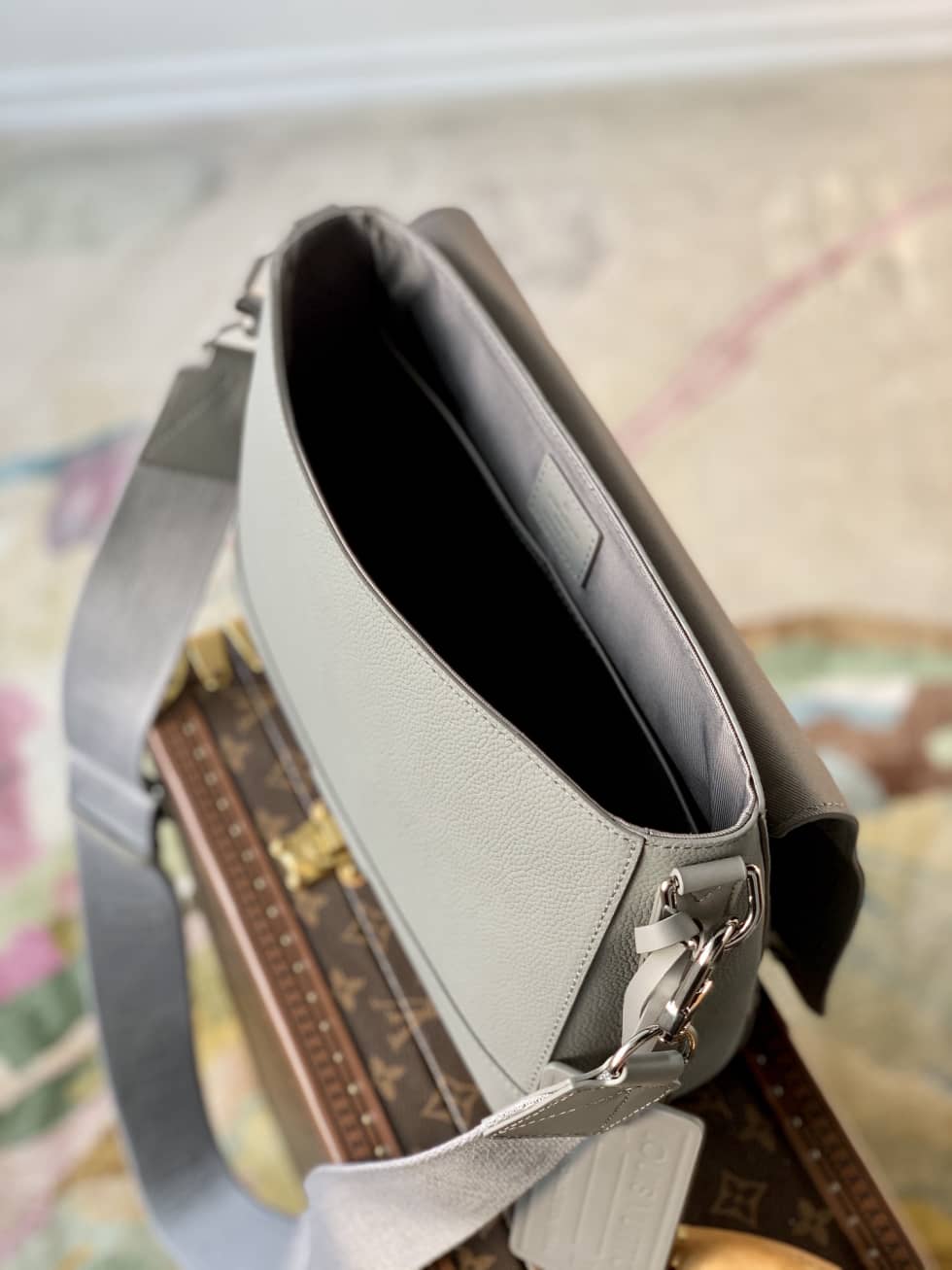 Louis Vuitton Aerogram Calfskin Gery M59327 Replica Messenger Bag