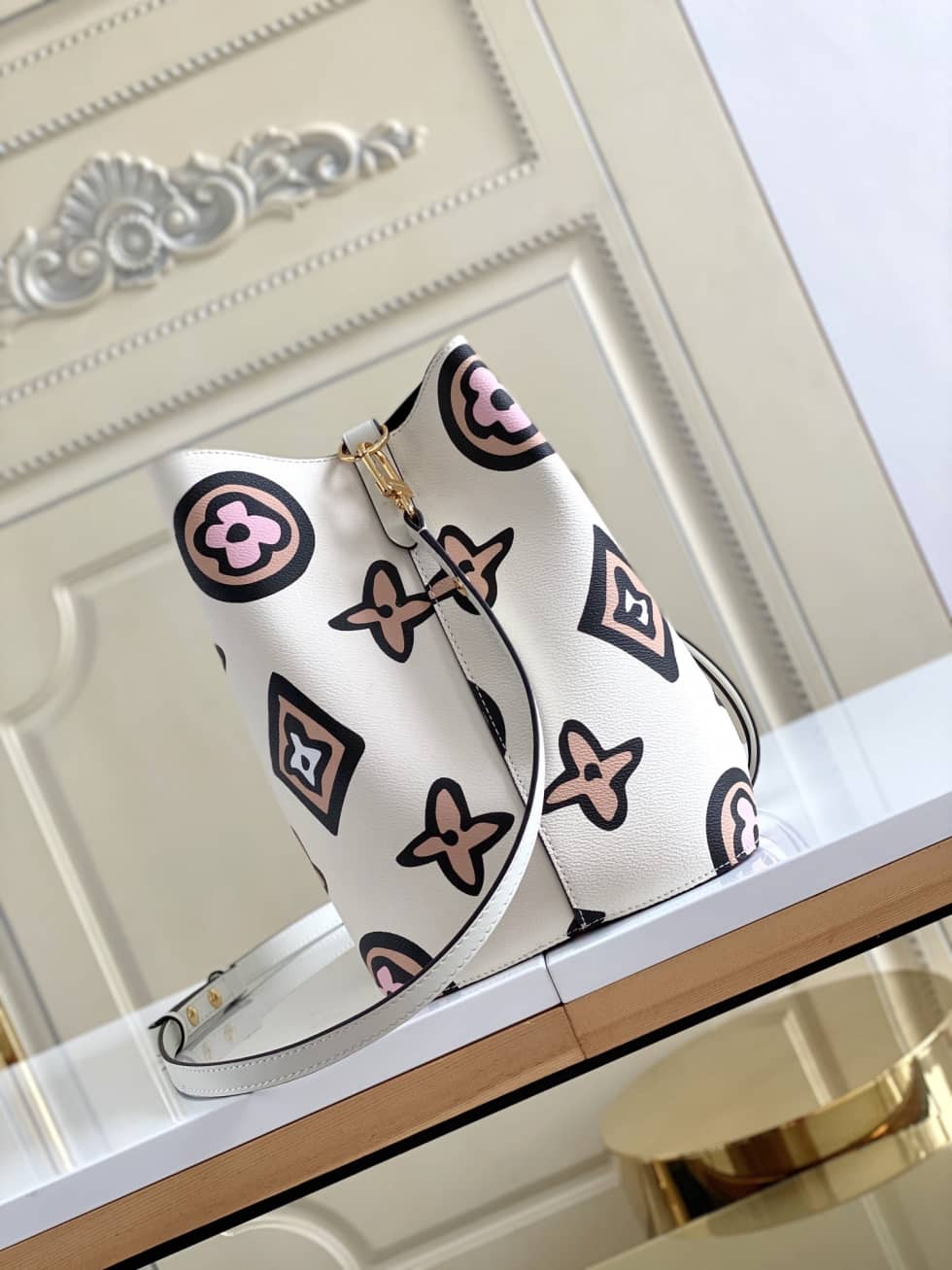 Louis Vuitton NeoNoe Monogram Giant Jungle White M44679 Replica Bucket Bag