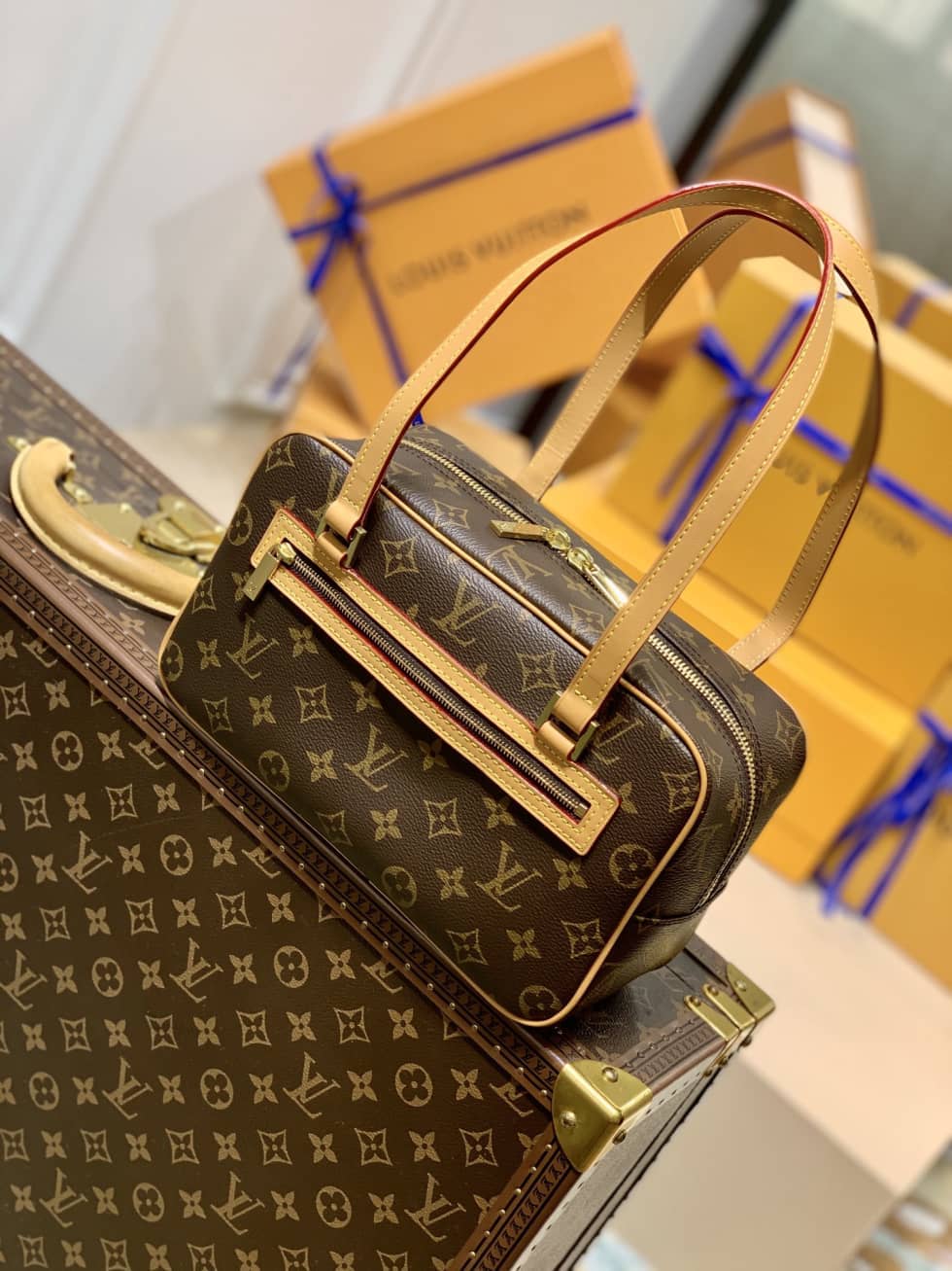 Louis Vuitton Monogram Cite MM M51182 Replica Shoulder Bag