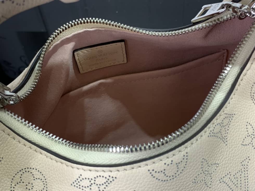 Louis Vuitton Why Knot MM Mahina Cream M20700 Replica Hobo