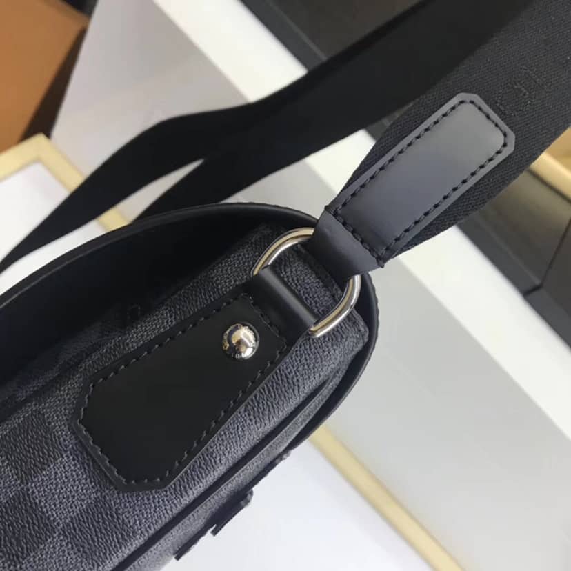Louis Vuitton Damier Graphite Daniel MM Replica Shoulder Bag N58029