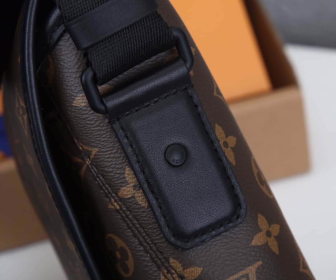 Louis Vuitton Monogram Magnetic Messenger Bag Replica M45557