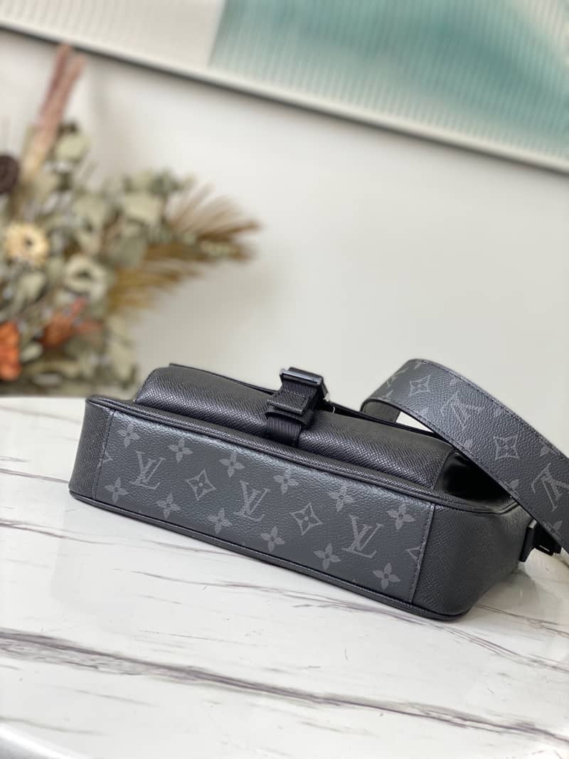 Louis Vuitton Monogram Flap Leather Small Messenger Bag Replica Black M30746