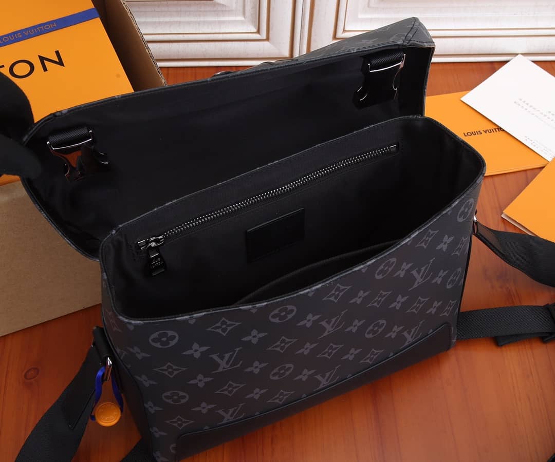 Louis Vuitton Monogramu Messenger PM Voyage Shoulder Bag Replica M40511