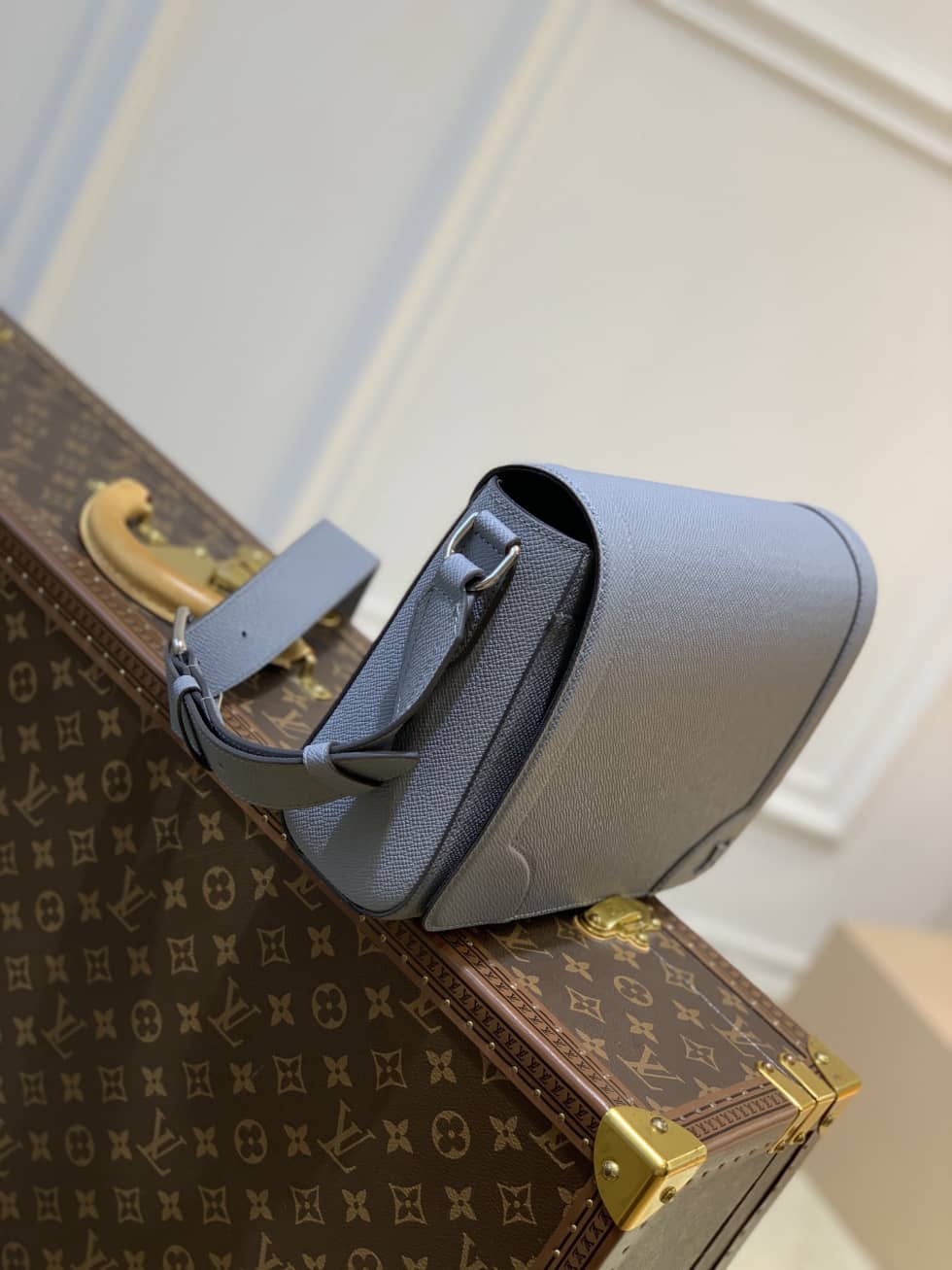 Louis Vuitton New Flap Taiga Noir M30807 Replica Messenger Bag