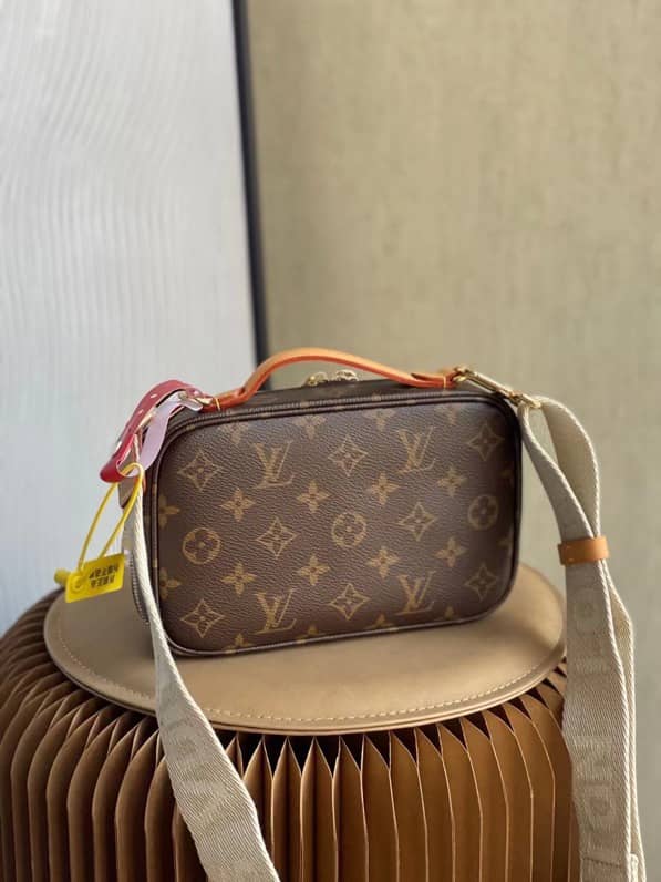 Best Replica Louis Vuitton Monogram Canvas Utility M80446 Replica Crossbody Bag(ColaReps)