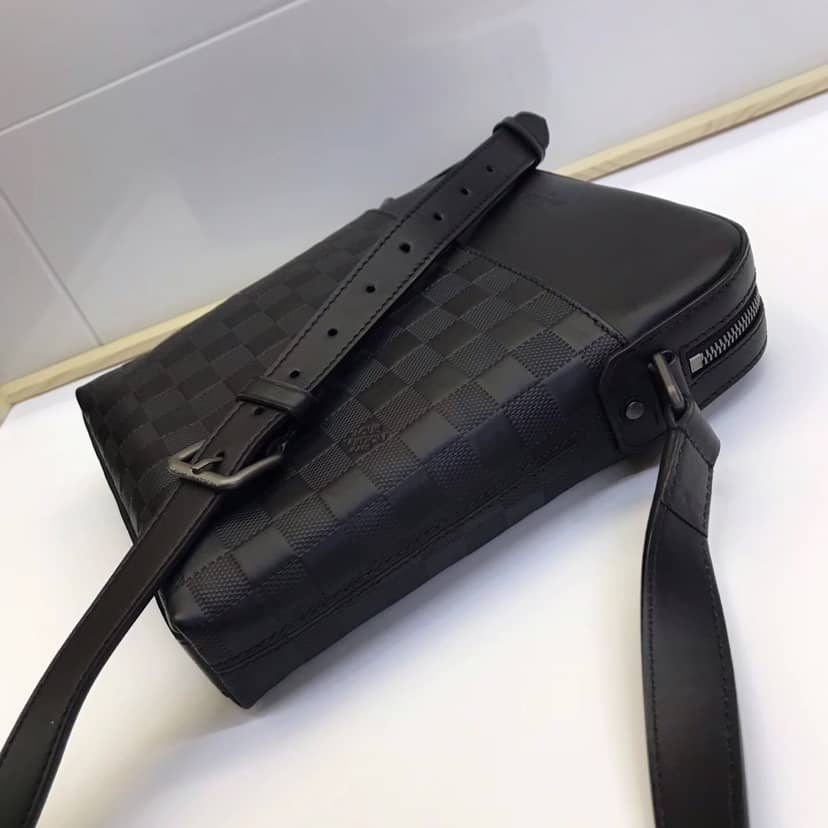 Louis Vuitton District Pochette Replica Shoulder Bag N23355