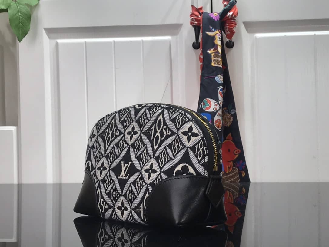 Louis Vuitton Monogram Cosmetic Bag Replica Black M69991