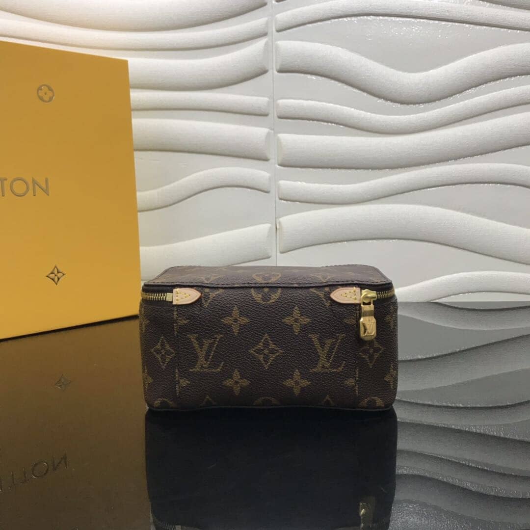 Louis Vuitton Monogram Packing Cube MM Replica