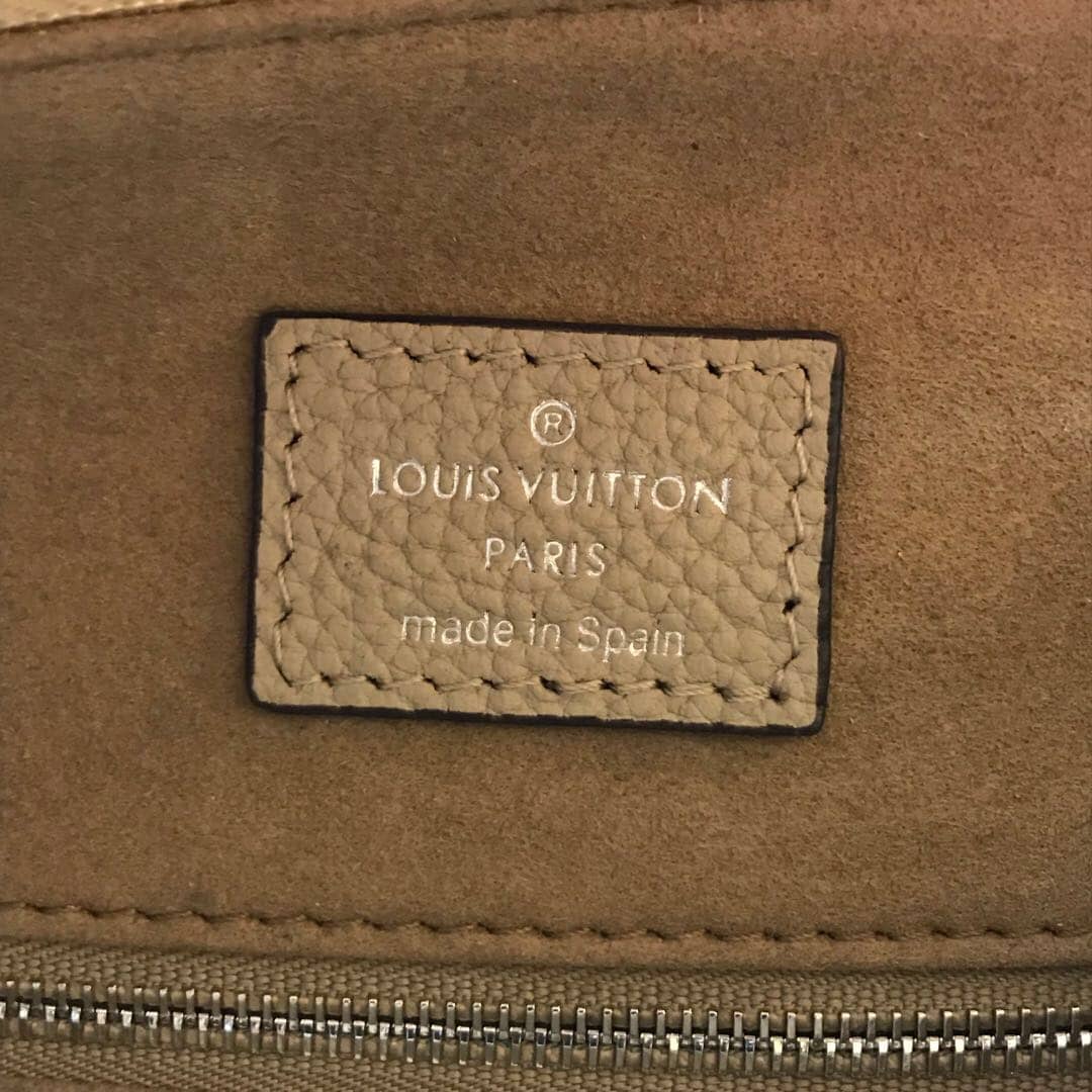 Louis Vuitton Beaubourg Hobo MM Mahina Leather Replica Beige M56073