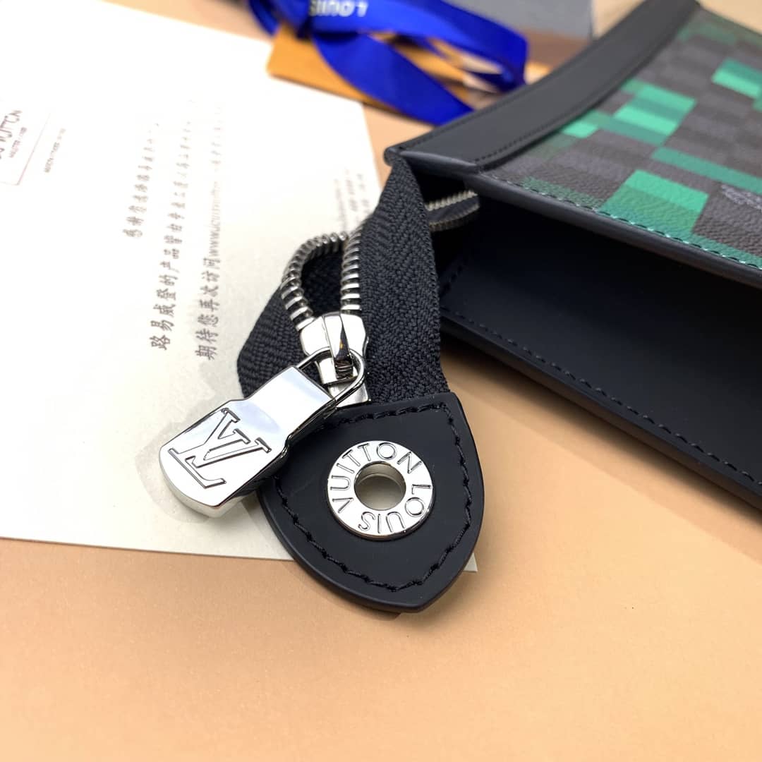 Louis Vuitton Pochette Voyage Leather Bag Replica N60176