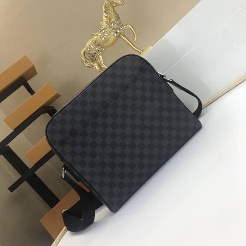 Louis Vuitton Damier Graphite Dayton MM Replica Messenger Bag N41409