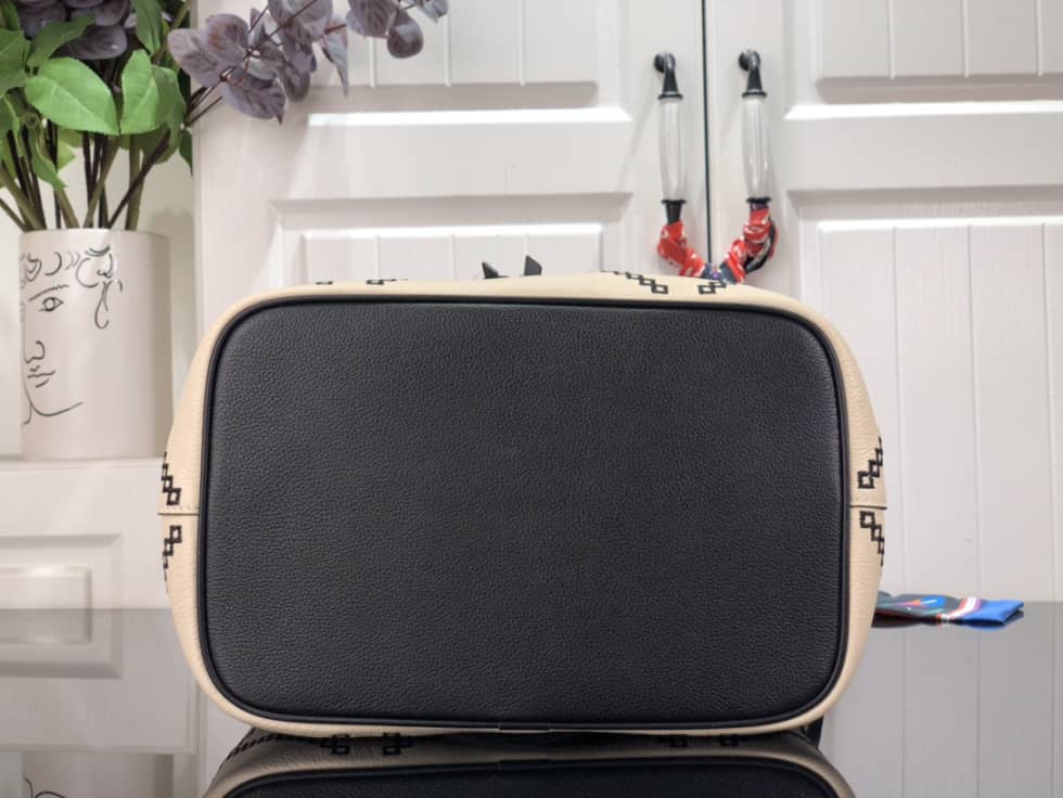 Louis Vuitton NeoNoe MM White M46023 Replica Bucket Bag