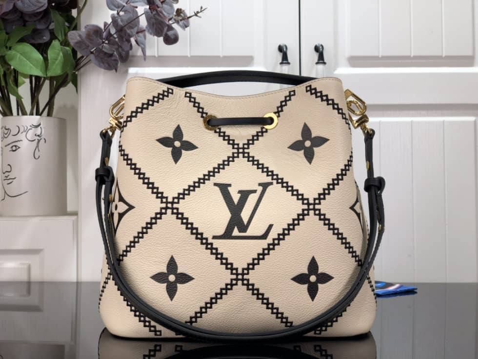 Louis Vuitton NeoNoe MM White M46023 Replica Bucket Bag