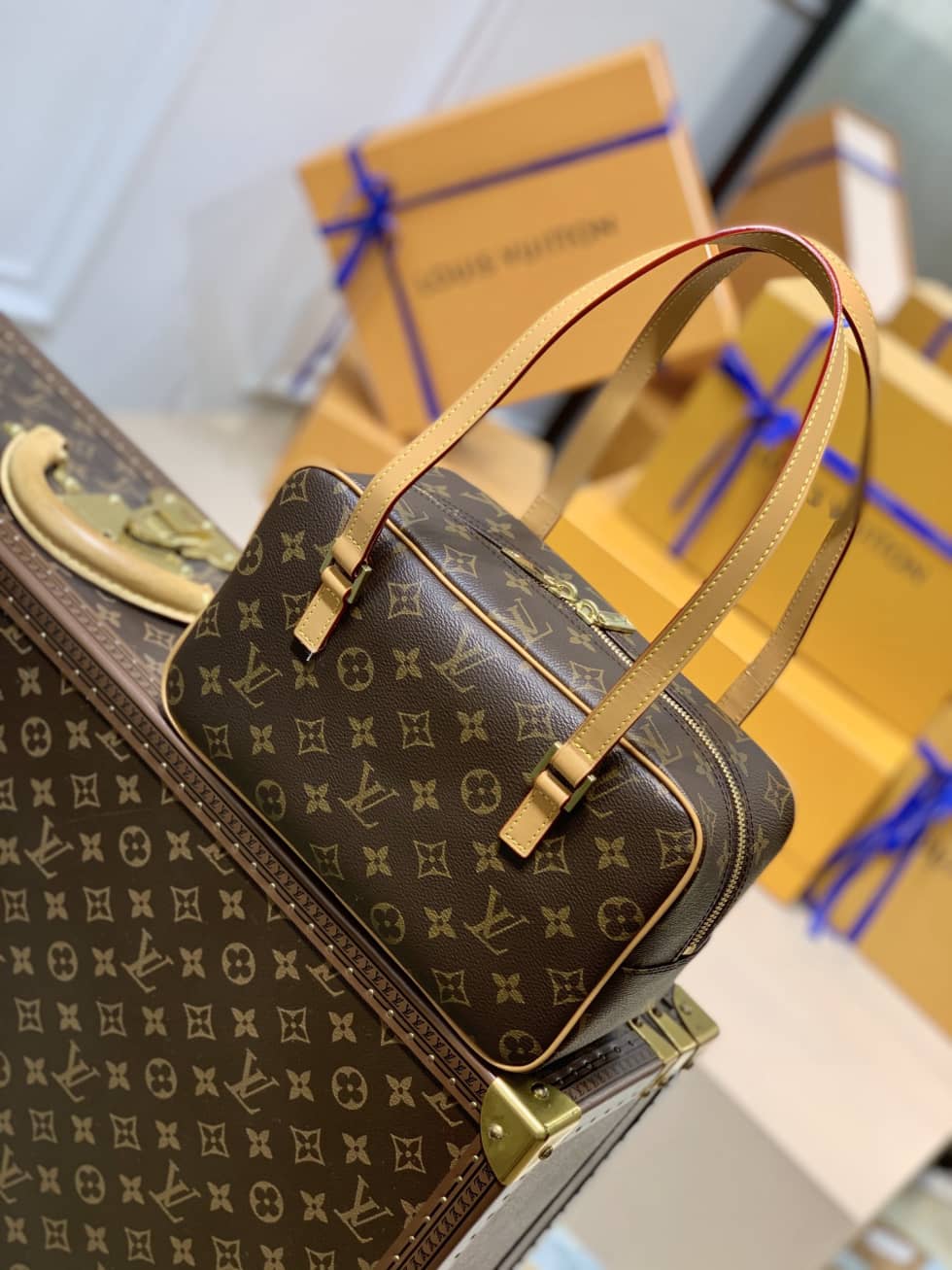 Louis Vuitton Monogram Cite MM M51182 Replica Shoulder Bag