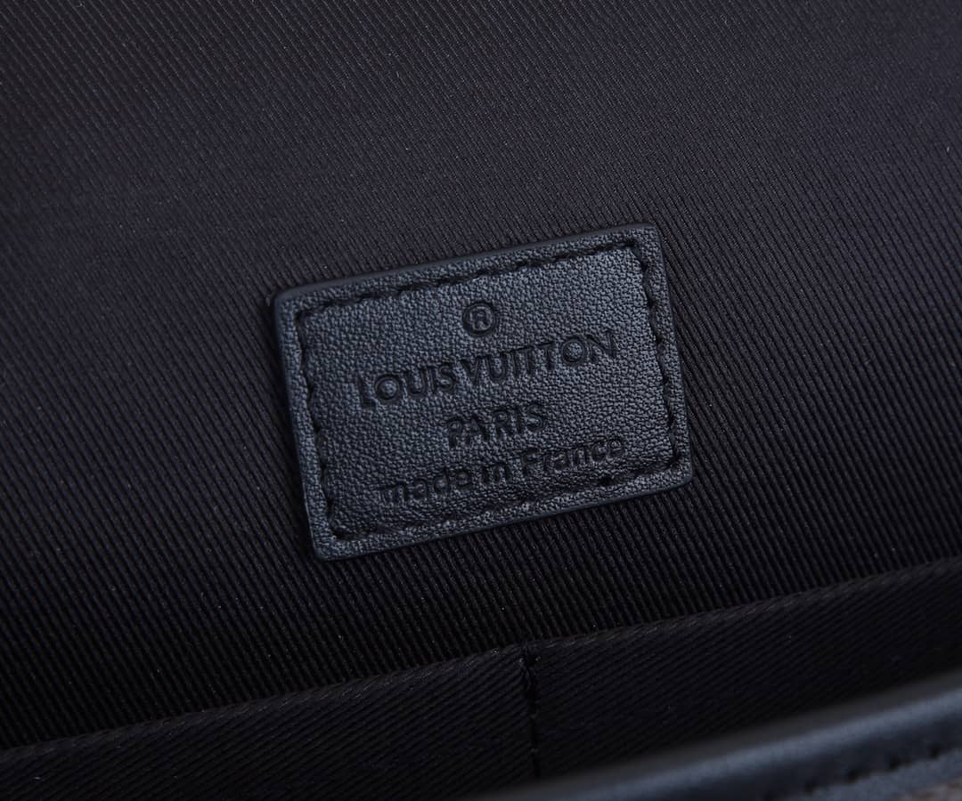 Louis Vuitton Monogram Magnetic Messenger Bag Replica M45557