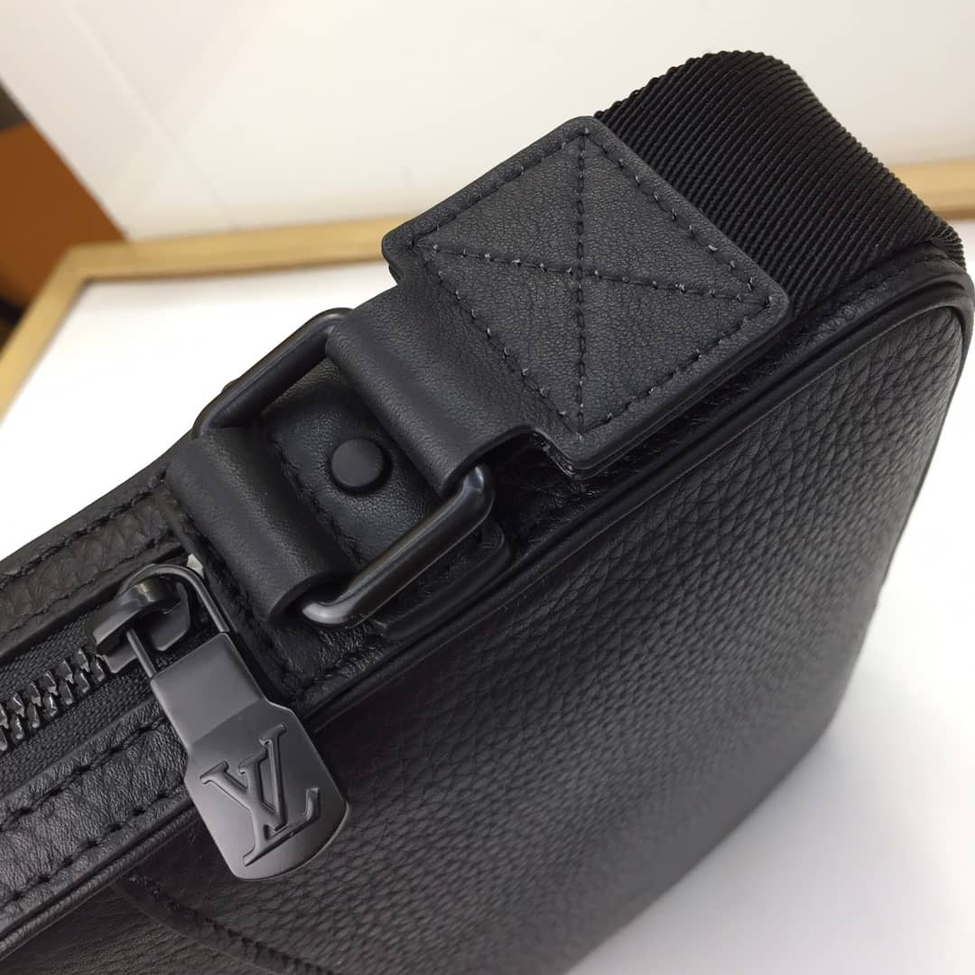 Louis Vuitton Alpha Taurillon Leather Messenger Bag Replica M52767