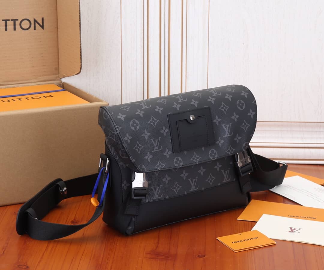 Louis Vuitton Monogramu Messenger PM Voyage Shoulder Bag Replica M40511