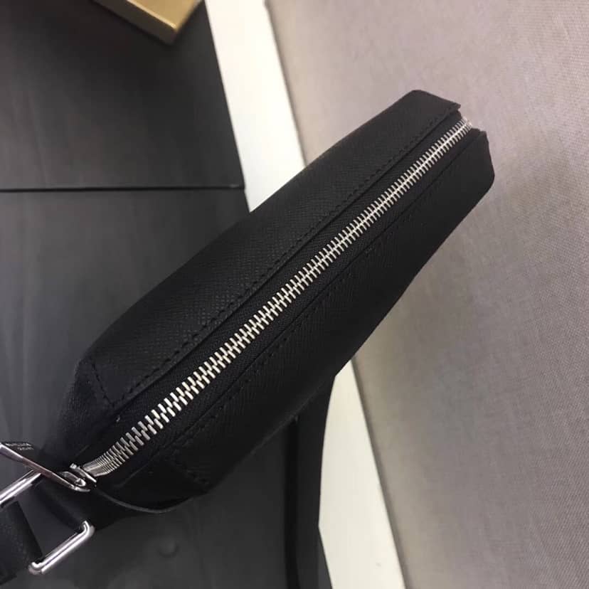 Louis Vuitton Taiga Pochette Grigori Mens Shoulder Bag Replica Black M30505