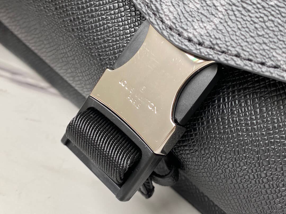 Louis Vuitton Monogram Flap Leather Small Messenger Bag Replica Black M30746