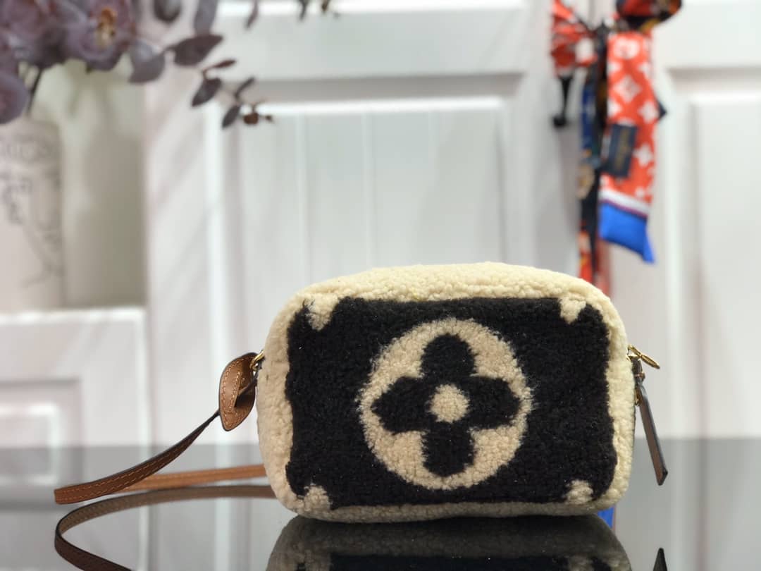 Louis Vuitton Giant Monogram Teddy Replica Shoulder Bag M68599