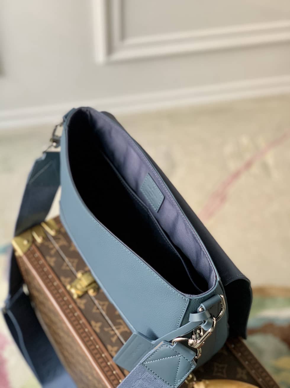 Louis Vuitton Aerogram Calfskin Blue M59327 Replica Messenger Bag