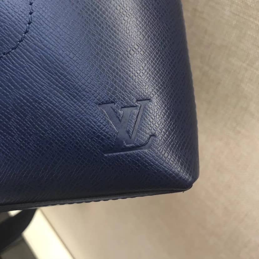Louis Vuitton Taiga Grigori MM Messenger Bag Replica Blue M30206