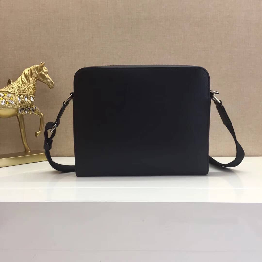 Louis Vuitton Taiga Anton Messenger MM Mens Shoulder Bag Replica M33429