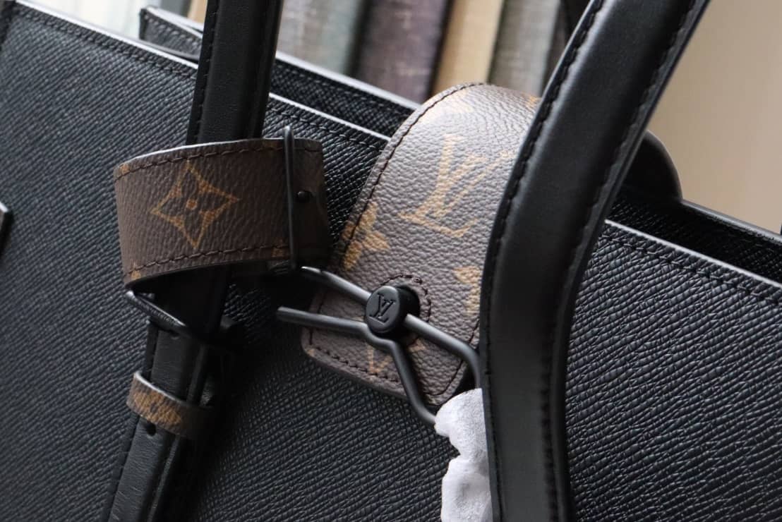 Louis Vuitton Retro Wearable Mens Shopping Bag Replica M30725