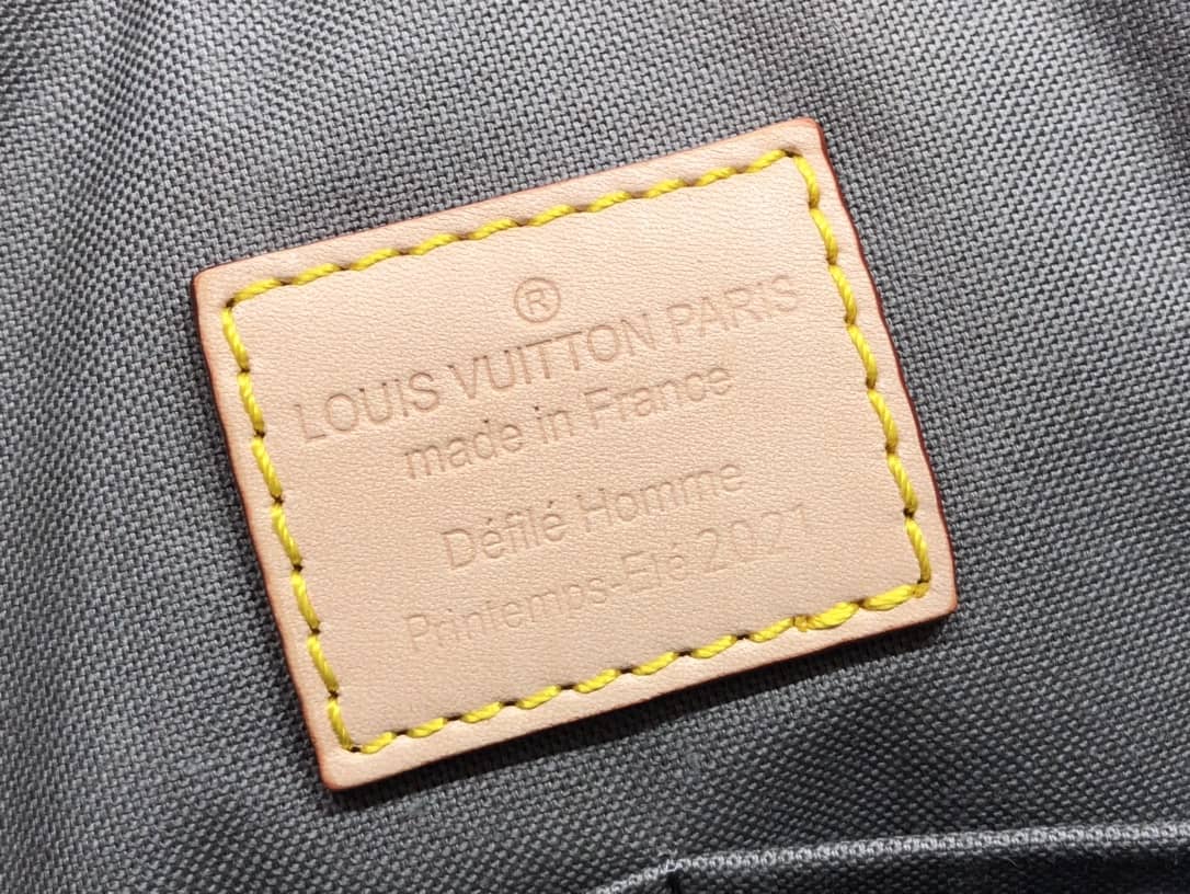 Louis Vuitton Monogram Mirror Coated Canvas Neo Porte Documents Voyage Replica M58755