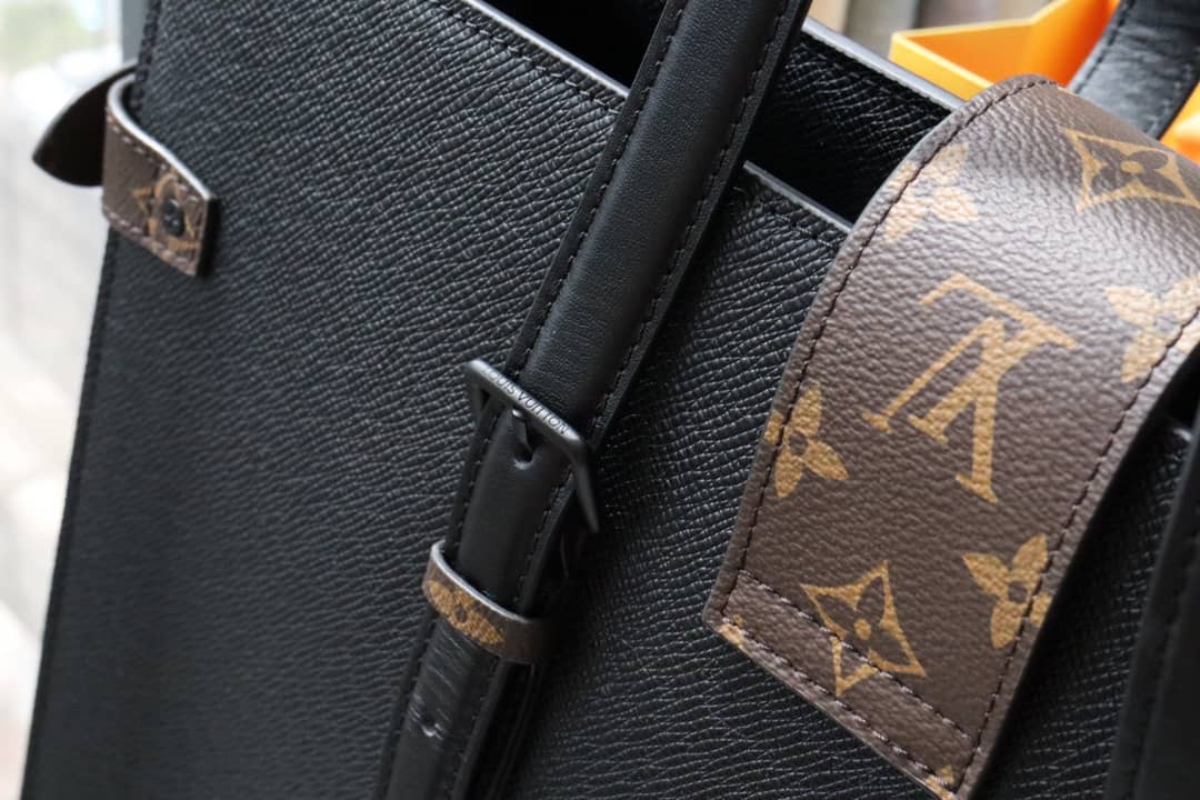 Louis Vuitton Retro Wearable Mens Shopping Bag Replica M30725