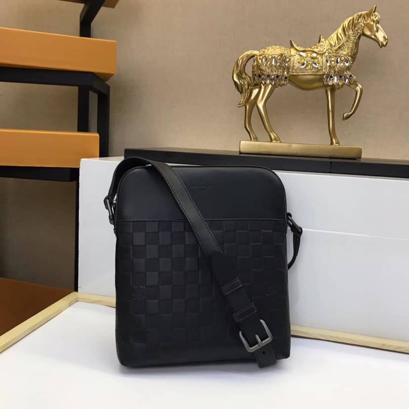 Louis Vuitton District Pochette Replica Shoulder Bag N23355