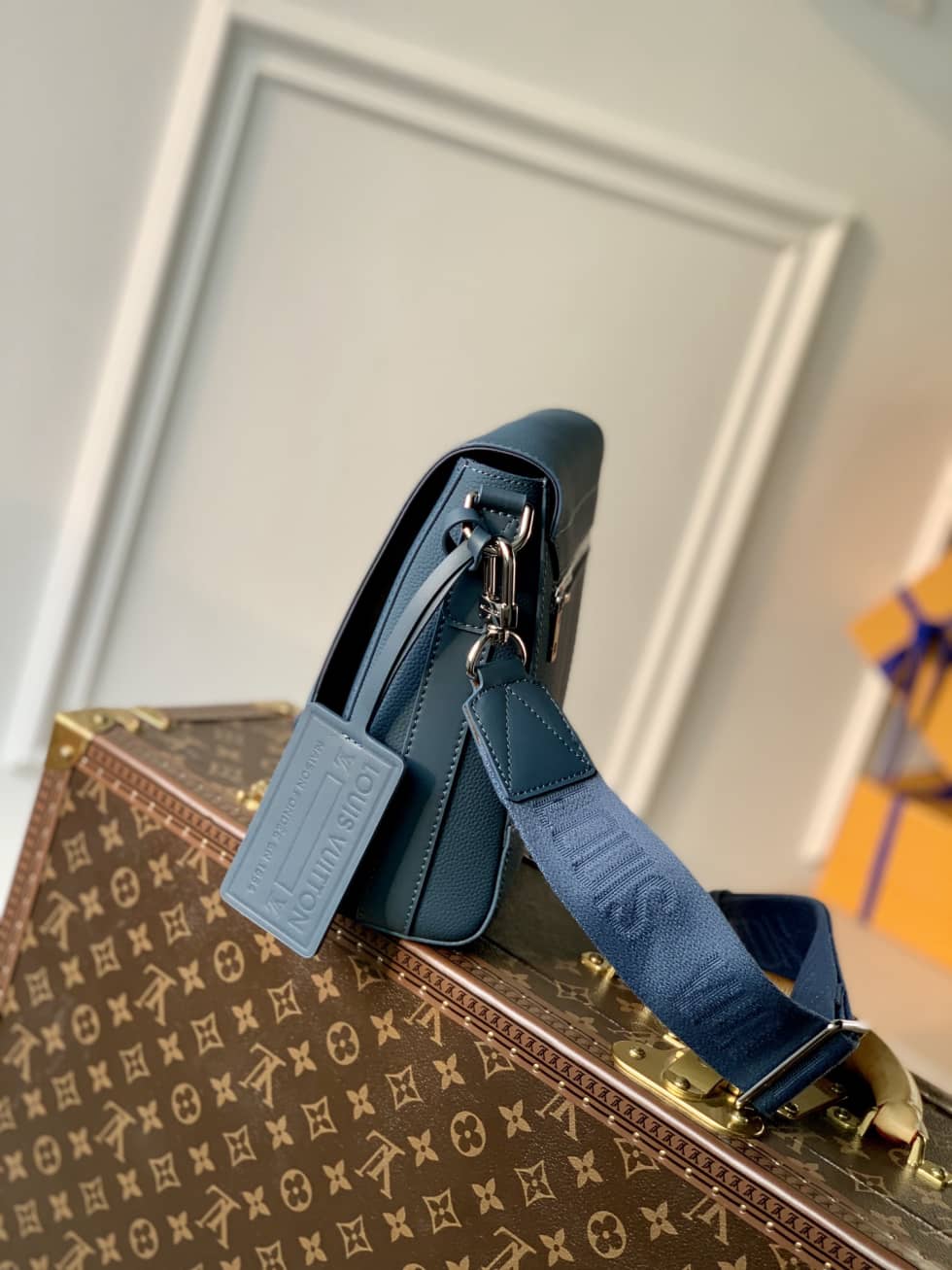 Louis Vuitton Aerogram Calfskin Blue M59327 Replica Messenger Bag