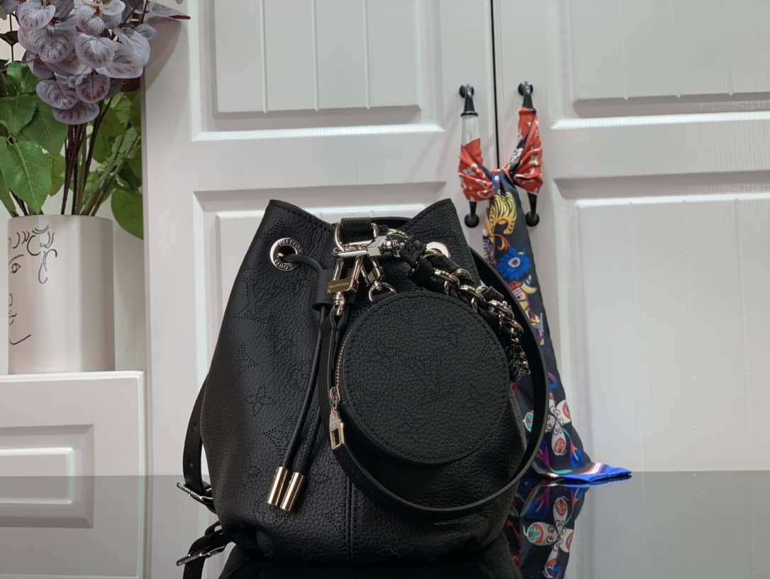 Louis Vuitton Bella Mahina Magnolia Leather Replica Bag M57068 Black