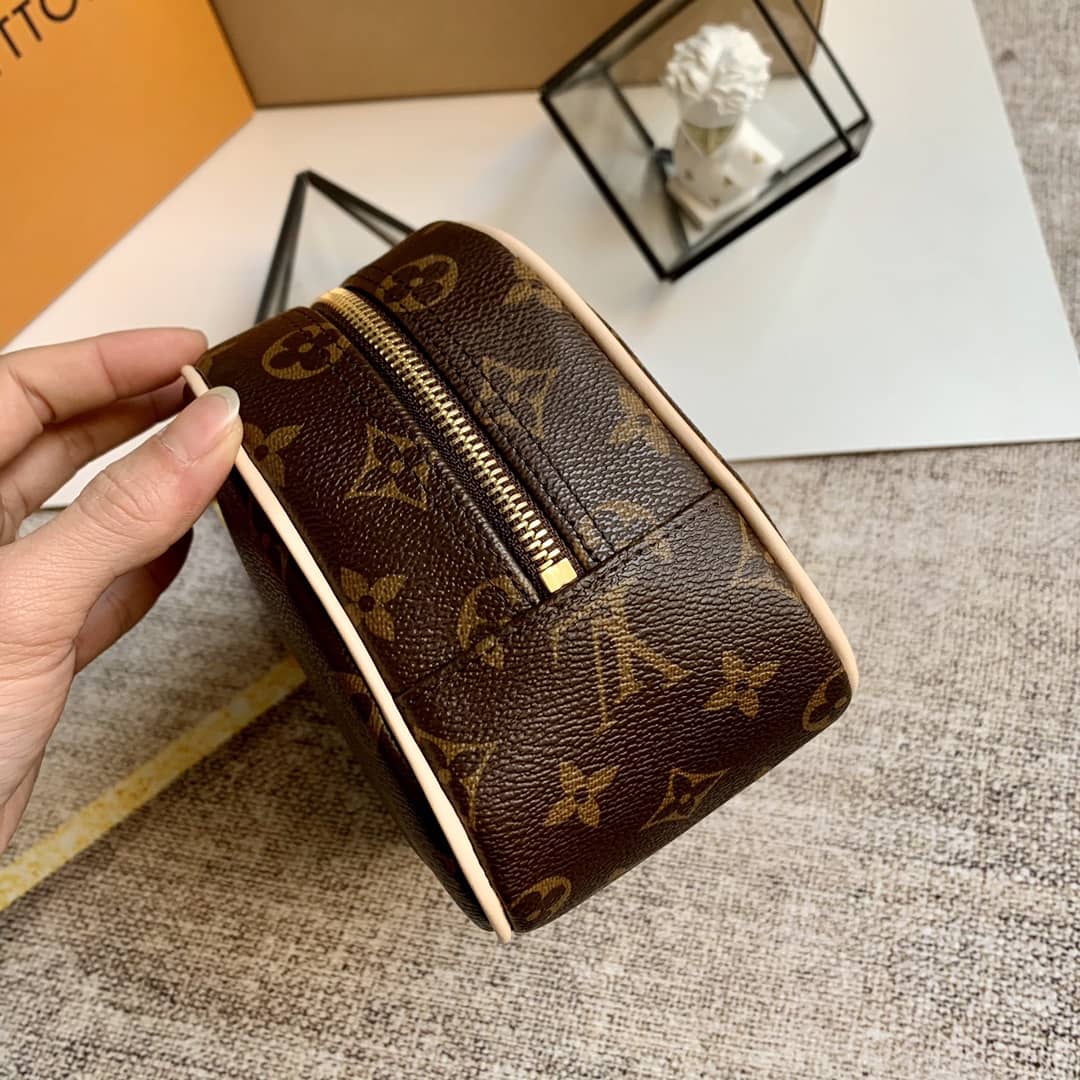 Louis Vuitton Monogram Canvas Toiletry Bag Replica M47527
