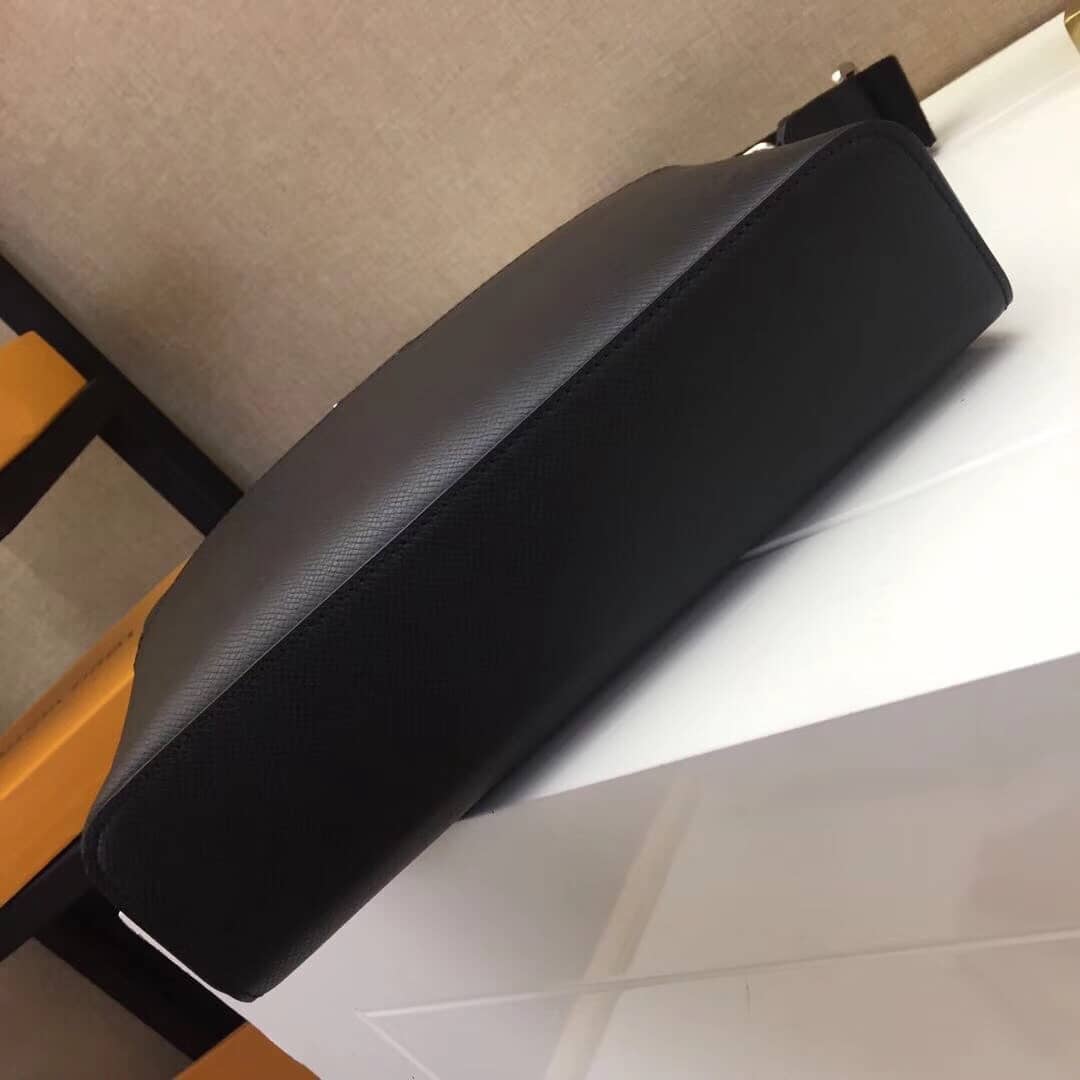 Louis Vuitton Taiga Anton Messenger MM Mens Shoulder Bag Replica M33429