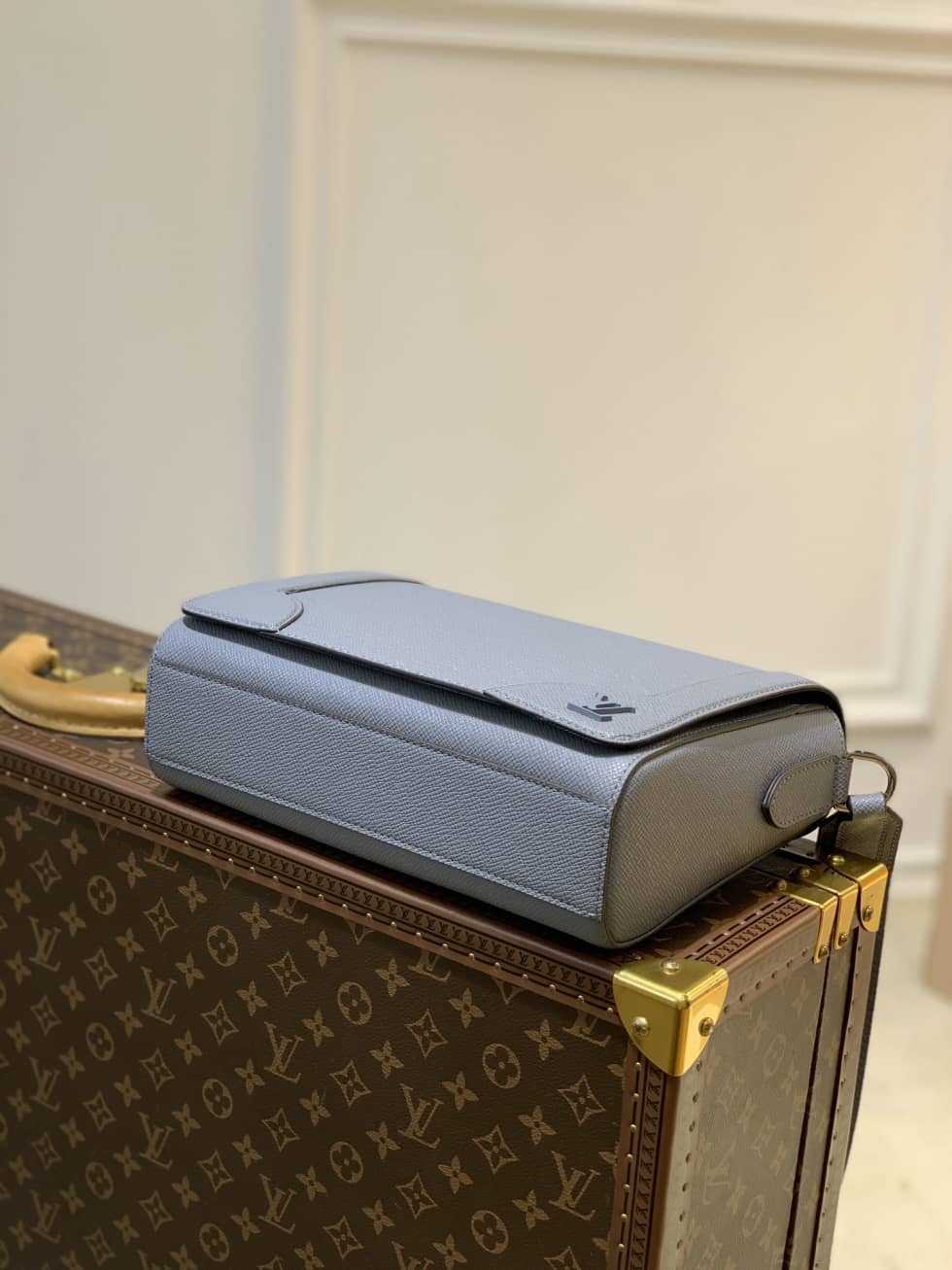 Louis Vuitton New Flap Taiga Noir M30807 Replica Messenger Bag